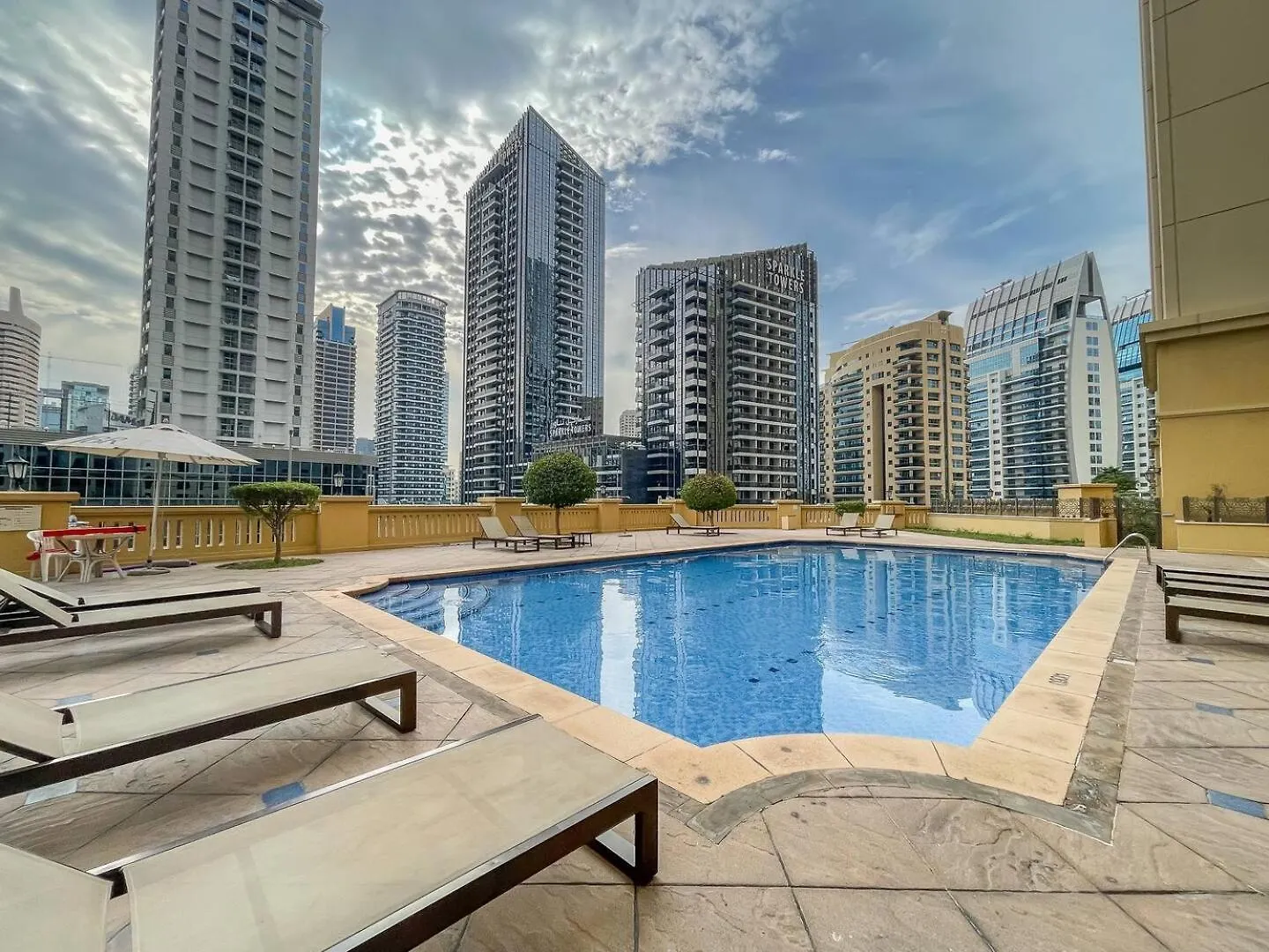 5 Bedroom Flat In Jbr Near The Beach And Sleeps 9 Dubai