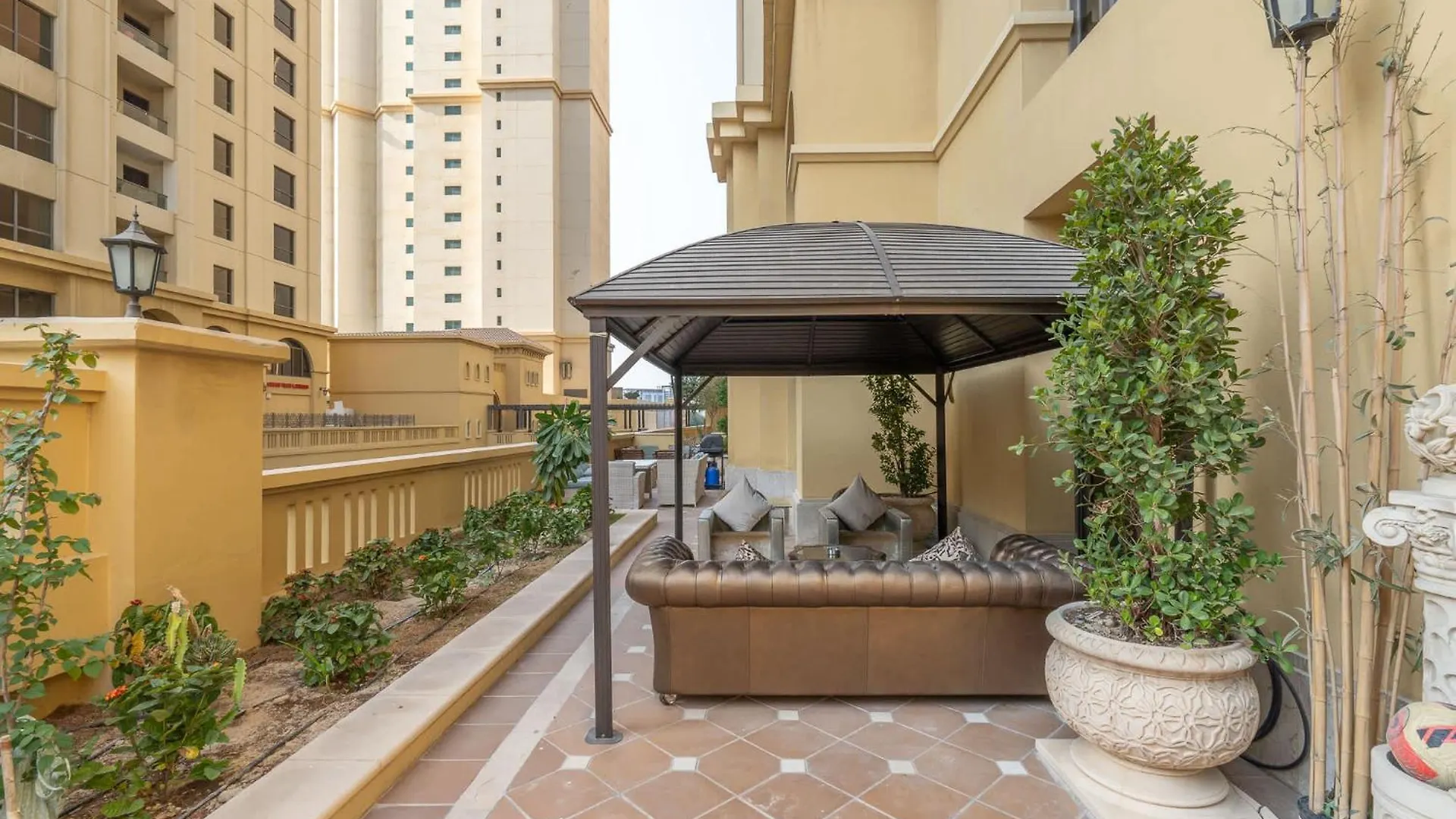 Apartment 5 Bedroom Flat In Jbr Near The Beach And Sleeps 9 Dubai