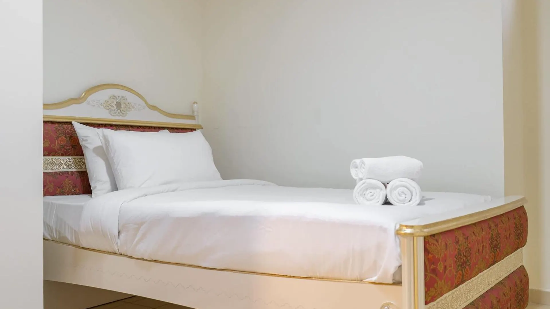 5 Bedroom Flat In Jbr Near The Beach And Sleeps 9 Dubai