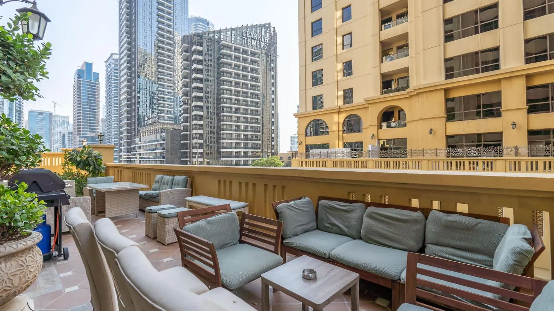 5 Bedroom Flat In Jbr Near The Beach And Sleeps 9 Dubai