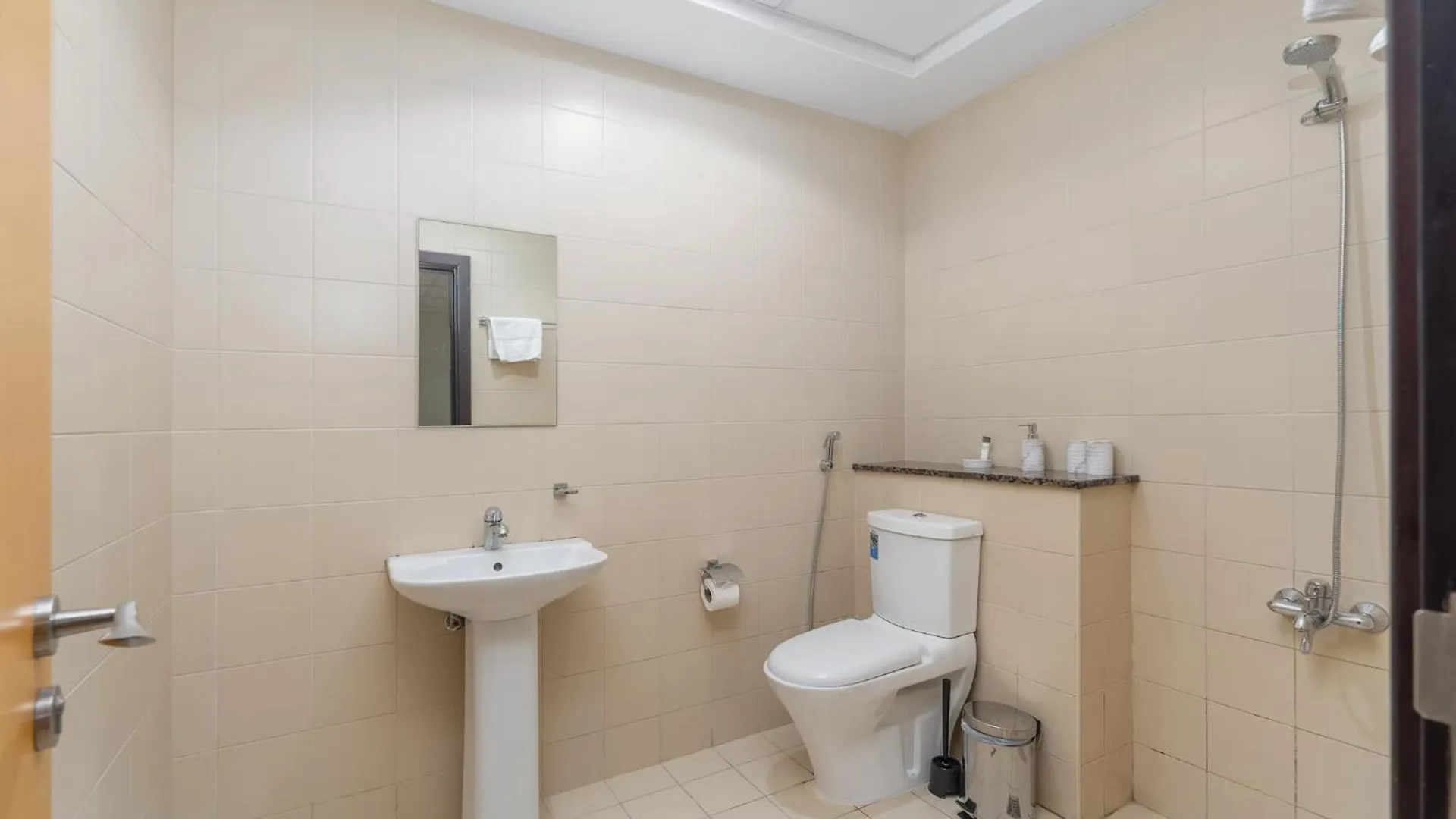 5 Bedroom Flat In Jbr Near The Beach And Sleeps 9 Dubai Apartment