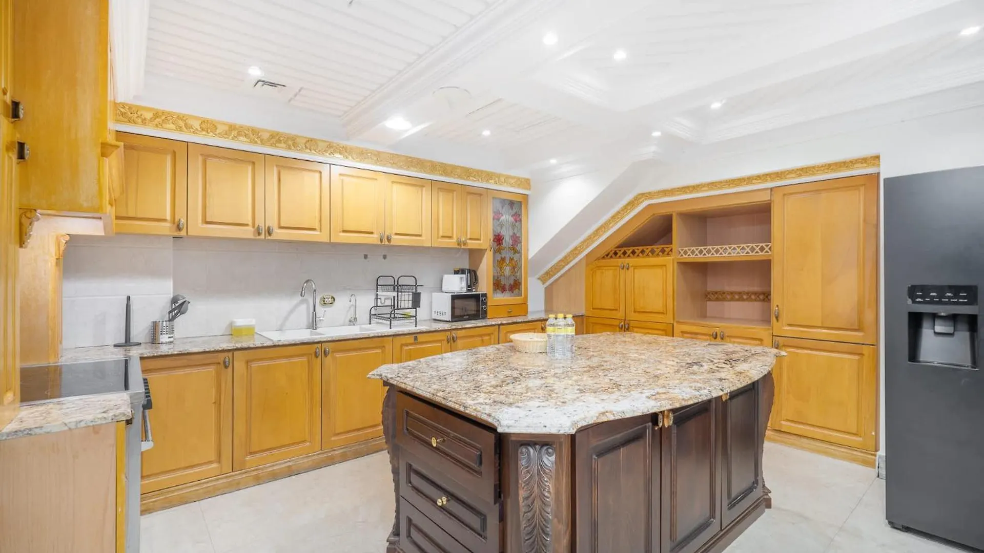5 Bedroom Flat In Jbr Near The Beach And Sleeps 9 Dubai