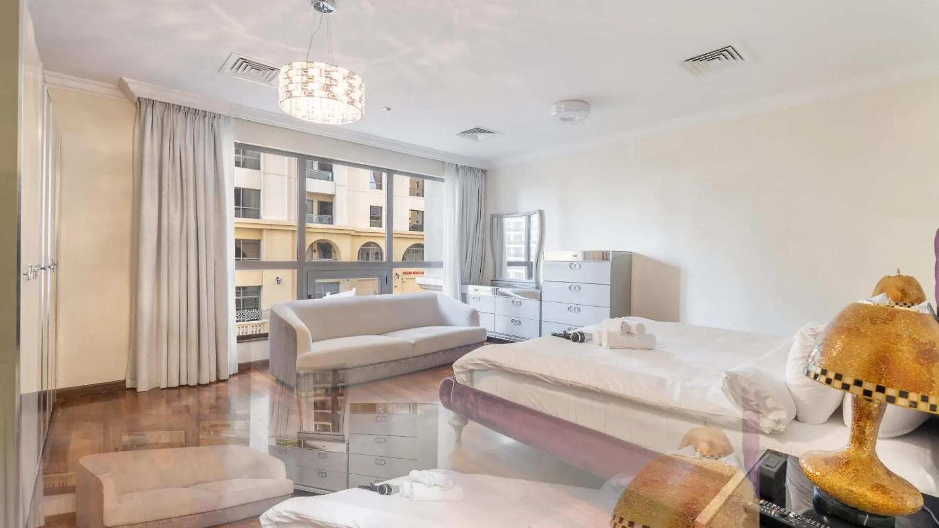5 Bedroom Flat In Jbr Near The Beach And Sleeps 9 Dubai