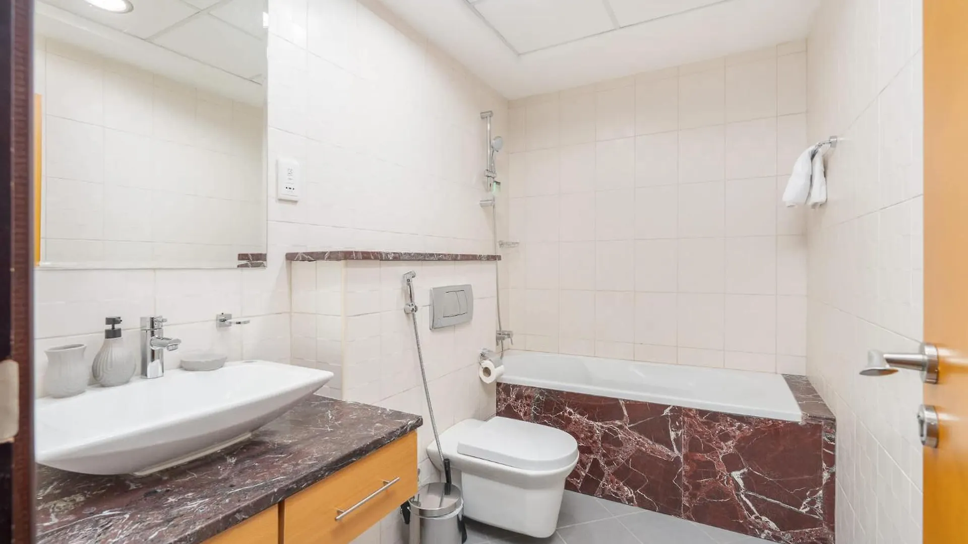 5 Bedroom Flat In Jbr Near The Beach And Sleeps 9 Dubai 0*,  United Arab Emirates