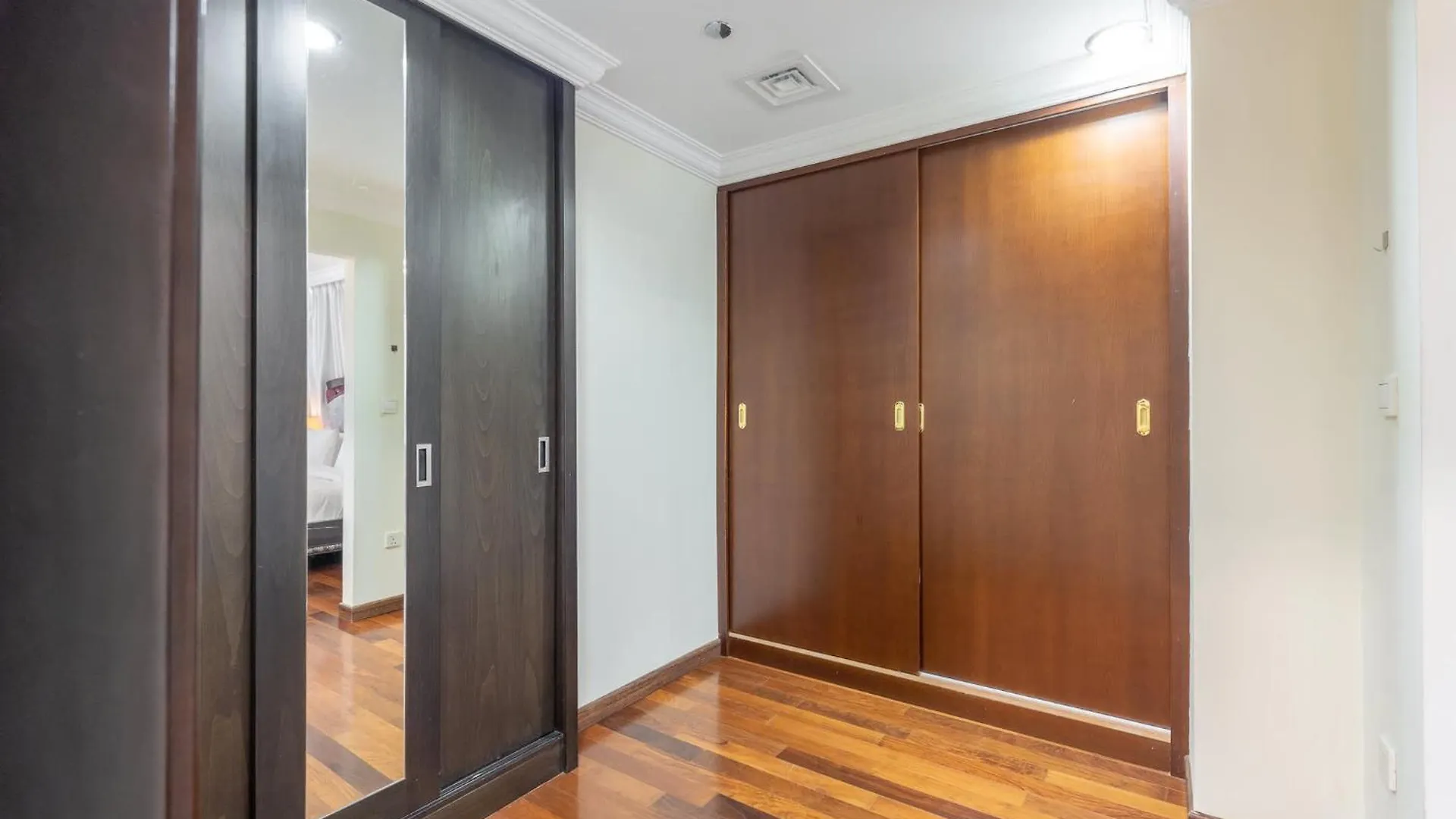 5 Bedroom Flat In Jbr Near The Beach And Sleeps 9 Dubai Apartment